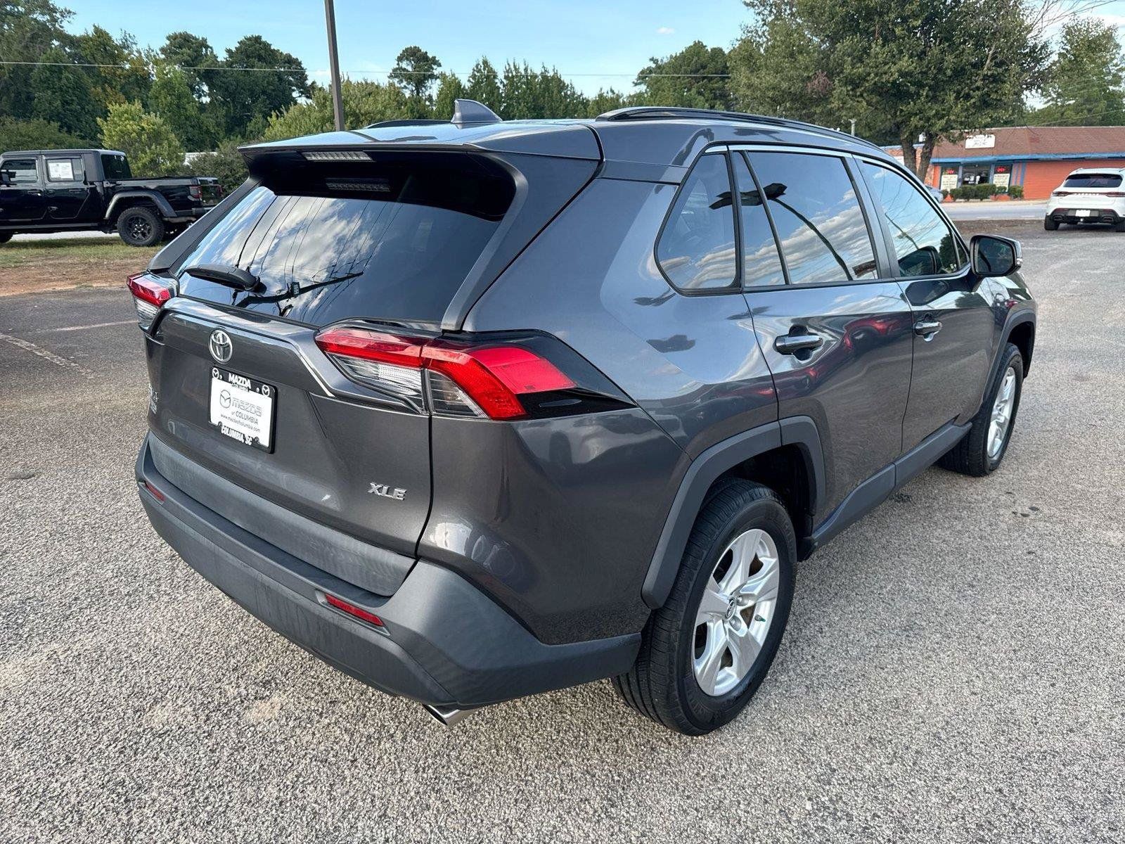 Used 2019 Toyota RAV4 XLE w/ Convenience Package FWD image 24