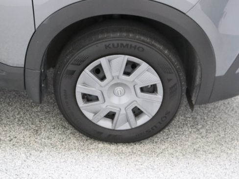 Used 2025 Nissan Kicks S FWD image 5