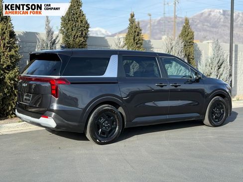 Used 2025 Kia Carnival image 10