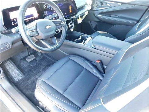 Used 2025 Chevrolet Blazer EV LT AWD/4WD image 16