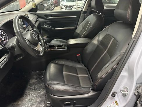 Used 2024 Nissan Altima 2.5 SR FWD image 12