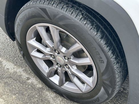 Used 2023 GMC Terrain SLT image 9