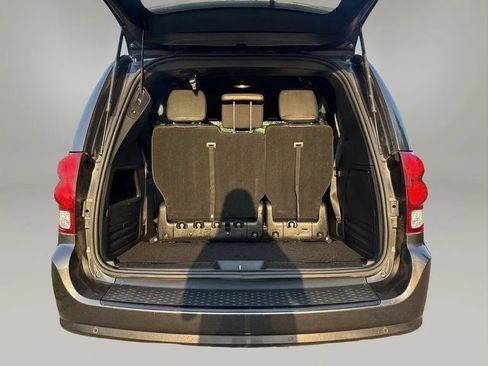 Used 2019 Dodge Grand Caravan SXT w/ Blacktop Package FWD image 24