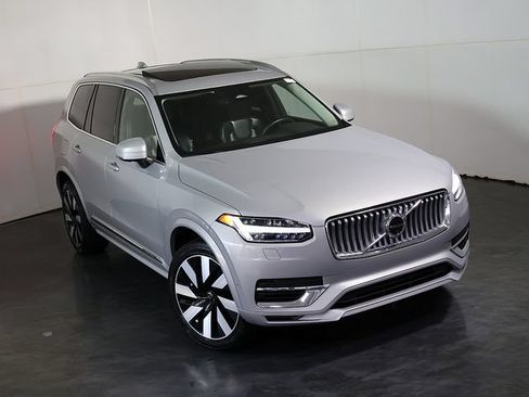 Used 2024 Volvo XC90 T8 Plus w/ Protection Package AWD/4WD image 7