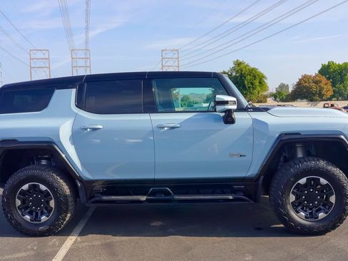 Used 2025 GMC Hummer EV 2X w/ Extreme Off-Road Package image 10