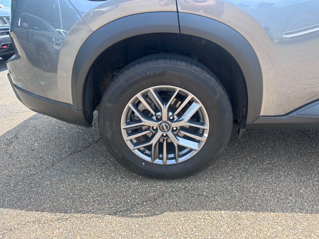 Used 2024 Nissan Rogue S AWD/4WD image 5