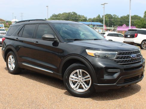 Used 2020 Ford Explorer XLT w/ Class III Trailer Tow Package RWD image 1
