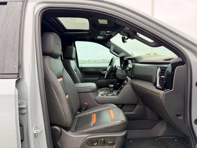 Used 2024 GMC Sierra 1500 AT4 w/ Technology Package AWD/4WD image 11