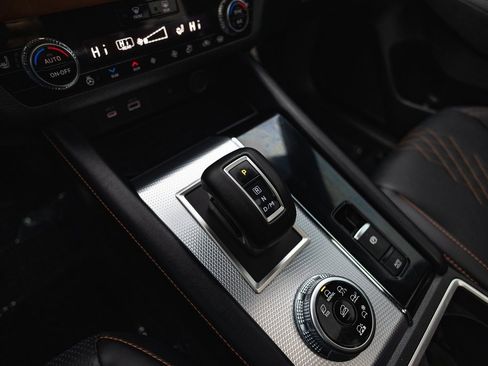 Used 2024 Mitsubishi Outlander SEL image 16