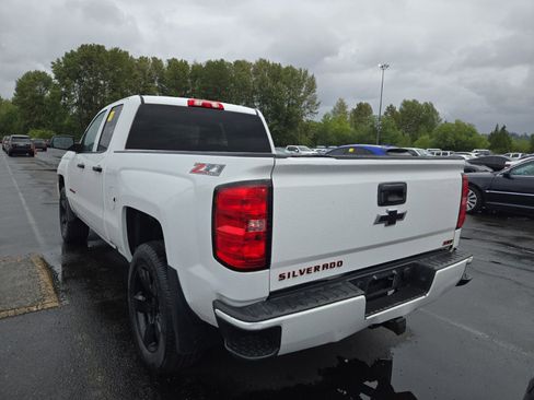 Used 2017 Chevrolet Silverado 1500 LT w/ Redline Edition AWD/4WD image 7