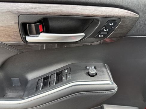 Used 2023 Toyota Highlander Platinum AWD/4WD image 21