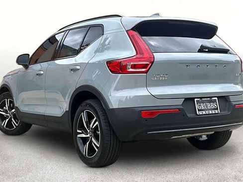 New 2026 Volvo XC40 B5 Core AWD/4WD image 3