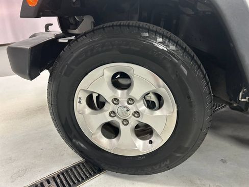 Used 2015 Jeep Wrangler Unlimited Sport w/ Quick Order Package 24S AWD/4WD image 9