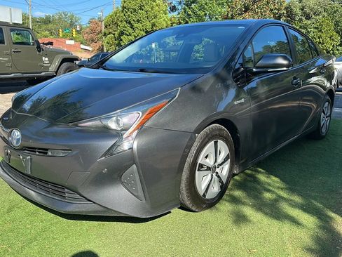 Used 2017 Toyota Prius Four w/ Advanced Technology Package FWD image 3