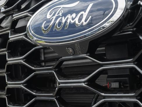 New 2026 Ford Explorer ST-Line w/ ST-Line Street Pack RWD image 6