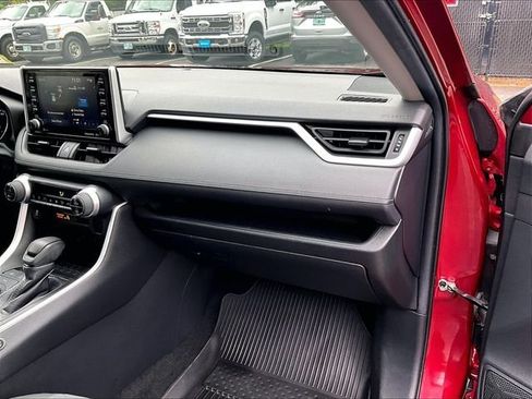 Used 2021 Toyota RAV4 XLE w/ Convenience Package AWD/4WD image 17