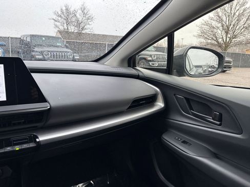 Used 2025 Toyota Prius LE image 33