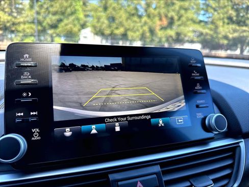 Used 2019 Honda Accord Touring image 21