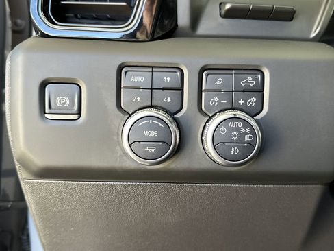 Certified 2024 GMC Sierra 1500 AT4X w/ AT4X AEV Edition image 27