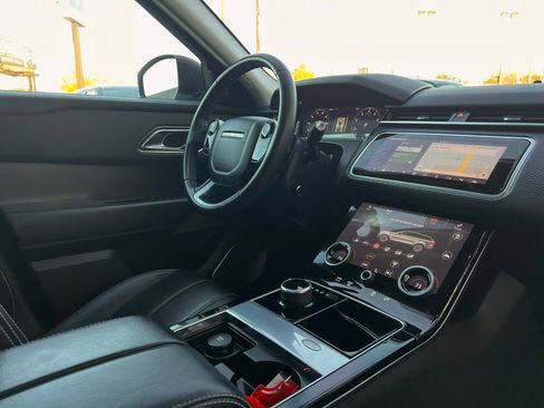 Used 2018 Land Rover Range Rover Velar S image 30