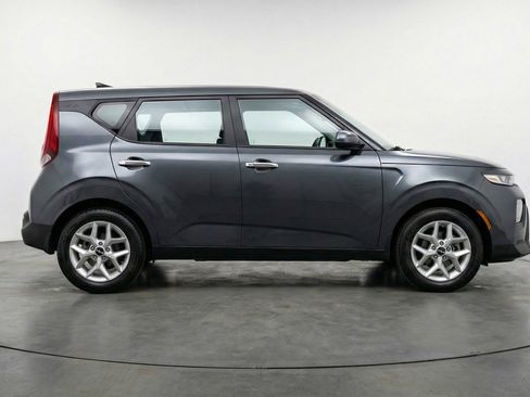 Used 2025 Kia Soul LX w/ LX Technology Package FWD image 11
