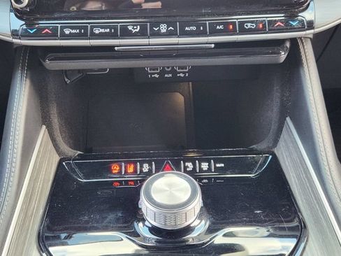 Certified 2024 Jeep Wagoneer L Series II RWD image 19