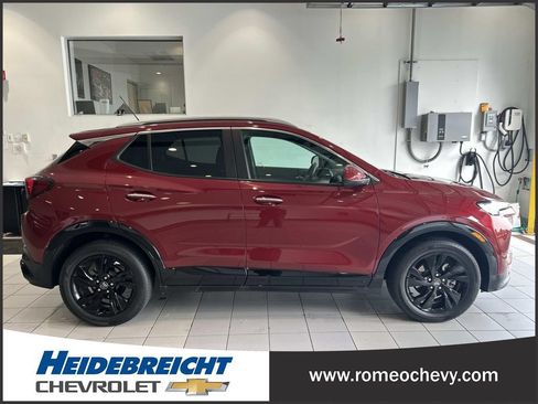 Used 2024 Buick Encore GX Sport Touring FWD image 2