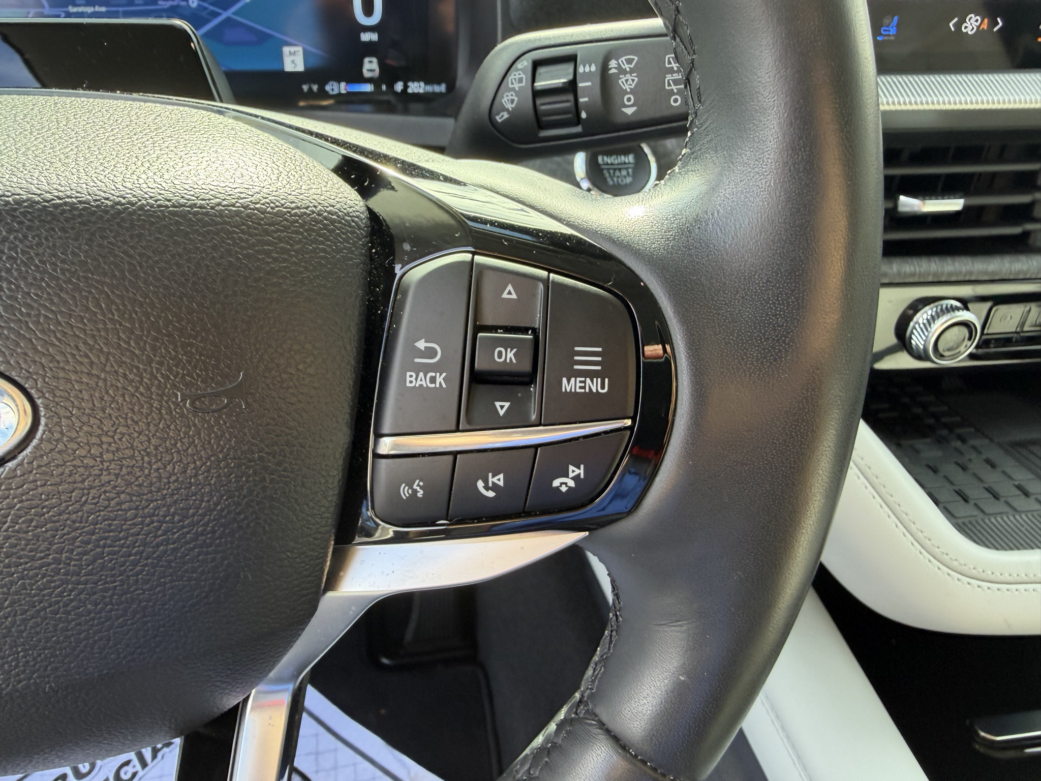 Used 2025 Ford Explorer Platinum w/ Ultimate Package AWD/4WD image 15