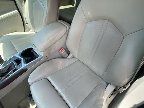 Used 2012 Cadillac SRX Luxury FWD image 4