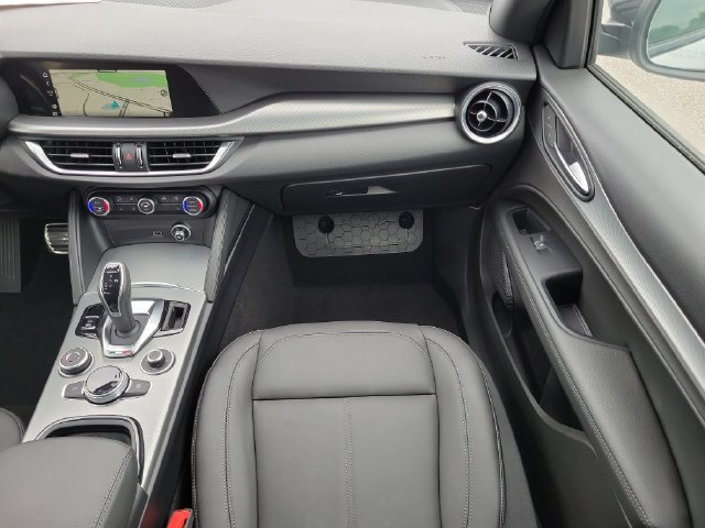 New 2025 Alfa Romeo Stelvio Sprint w/ Convenience Package AWD/4WD image 16