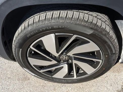 Used 2024 Volkswagen Atlas SE image 18