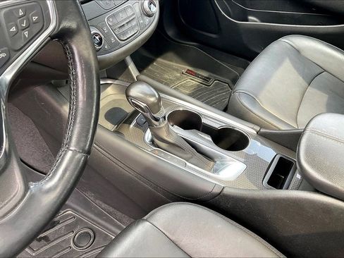 Used 2021 Chevrolet Malibu LT w/ Leather Package image 16