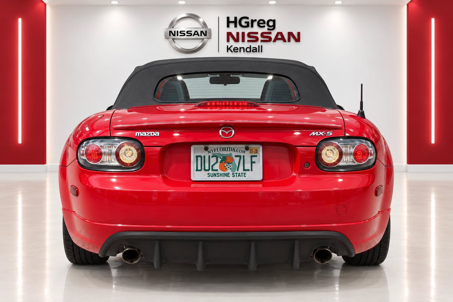 Used 2006 MAZDA MX-5 Miata Touring w/ Appearance Pkg RWD image 2