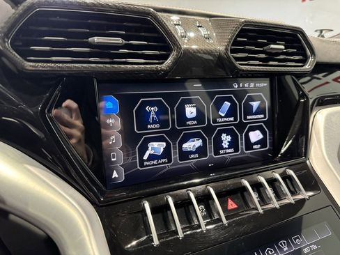 Used 2020 Lamborghini Urus image 21