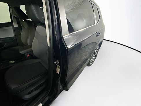 Used 2022 Volkswagen Taos SE FWD image 12