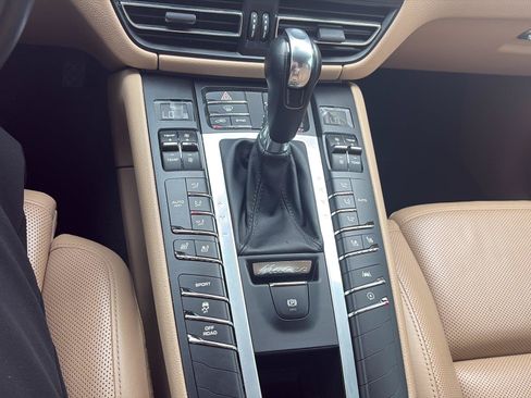 Used 2020 Porsche Macan AWD/4WD image 37