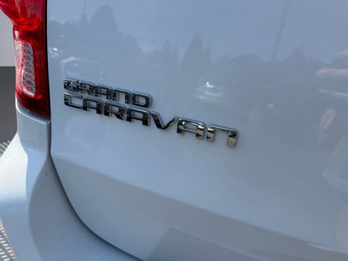 Used 2018 Dodge Grand Caravan SXT FWD image 5