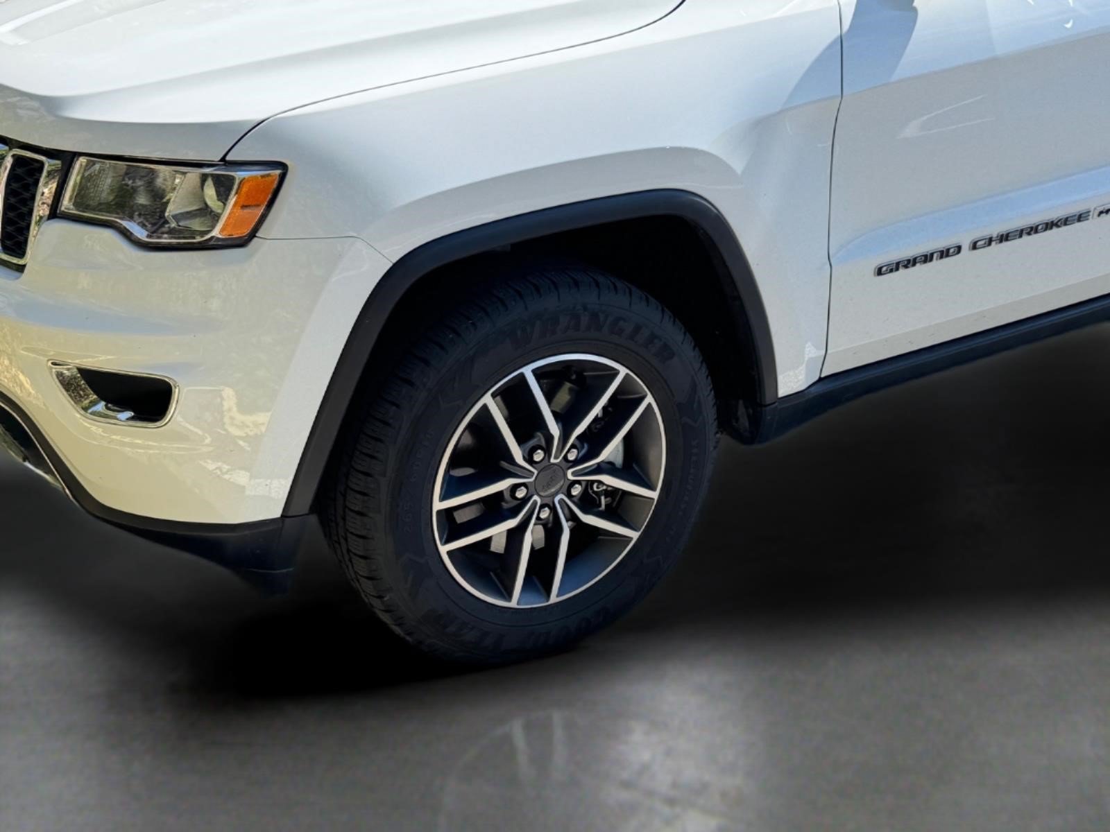 Used 2022 Jeep Grand Cherokee Limited AWD/4WD image 4