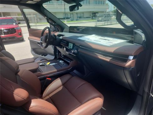 New 2026 Lincoln Navigator Reserve AWD/4WD image 29