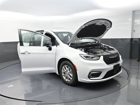 New 2026 Chrysler Pacifica Select image 25