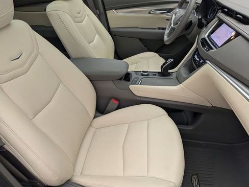 Certified 2024 Cadillac XT5 Premium Luxury w/ LPO, Floor Liner Package AWD/4WD image 27