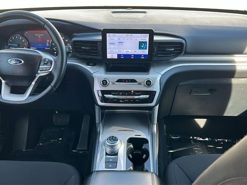 Certified 2022 Ford Explorer XLT image 7