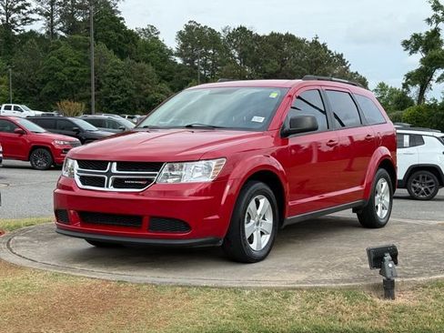 Used 2018 Dodge Journey SE w/ Connectivity Group FWD image 3