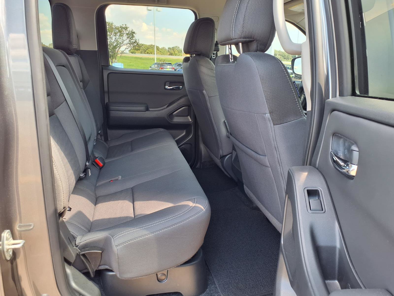 Used 2024 Nissan Frontier SV RWD image 14