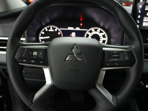 New 2026 Mitsubishi Outlander ES image 8