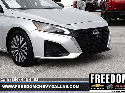 Used 2024 Nissan Altima 2.5 SV FWD image 39