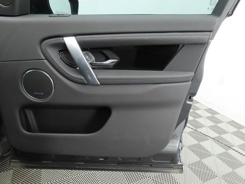 Used 2025 Land Rover Discovery Sport S image 25