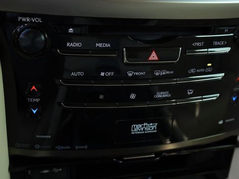 Used 2021 Lexus LX 570 4WD w/ 3rd Row & Luxury Pkg image 8