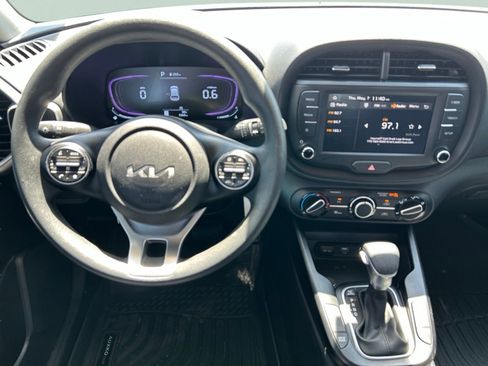 Used 2025 Kia Soul LX w/ LX Technology Package FWD image 23