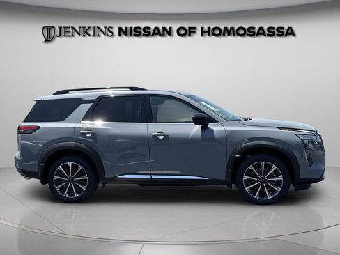 New 2026 Nissan Pathfinder Platinum w/ Accent Package FWD image 2